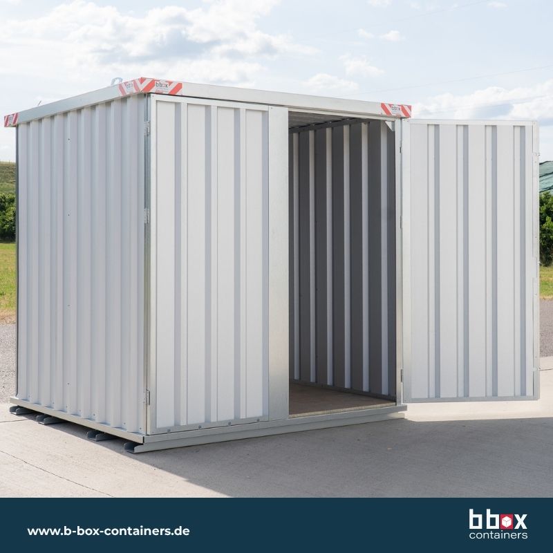 Schnellbaucontainer QuickBox S 2x2m Doppelflügeltür eins offen von b box containers